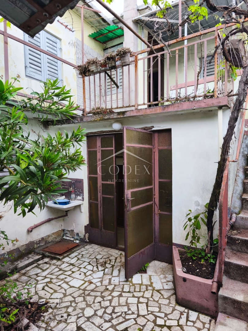 Grižane - Prodaja stare kamnite hiše za adaptacijo