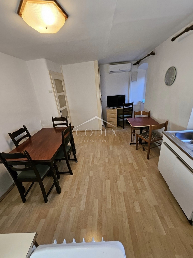 Cres - prodaja apartma v samem centru s pogledom na morje