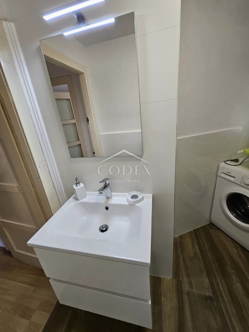 Cres - prodaja apartma v samem centru s pogledom na morje