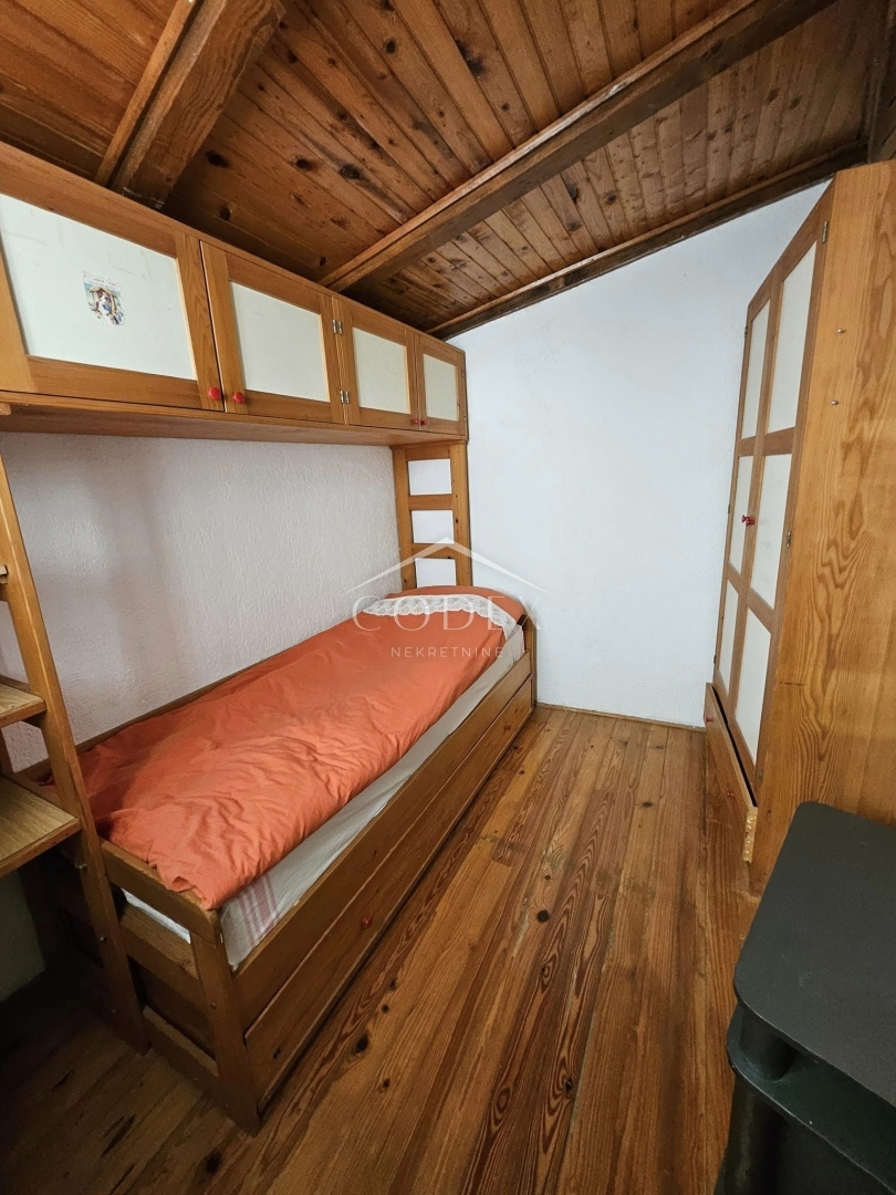 Cres - prodaja apartma v samem centru s pogledom na morje