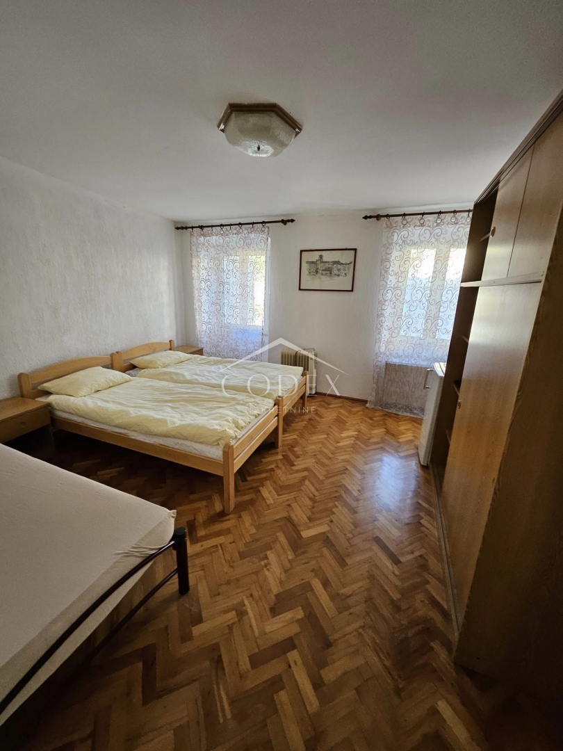 Cres - prodaja apartma v samem centru s pogledom na morje