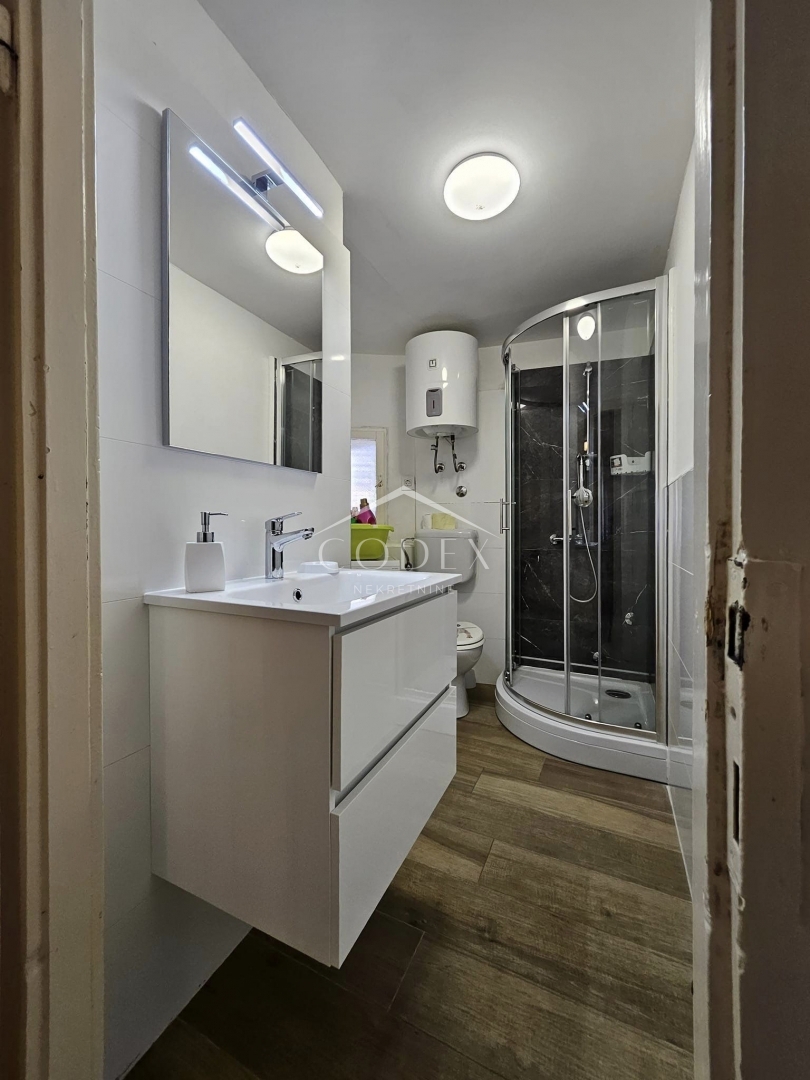 Cres - prodaja apartma v samem centru s pogledom na morje