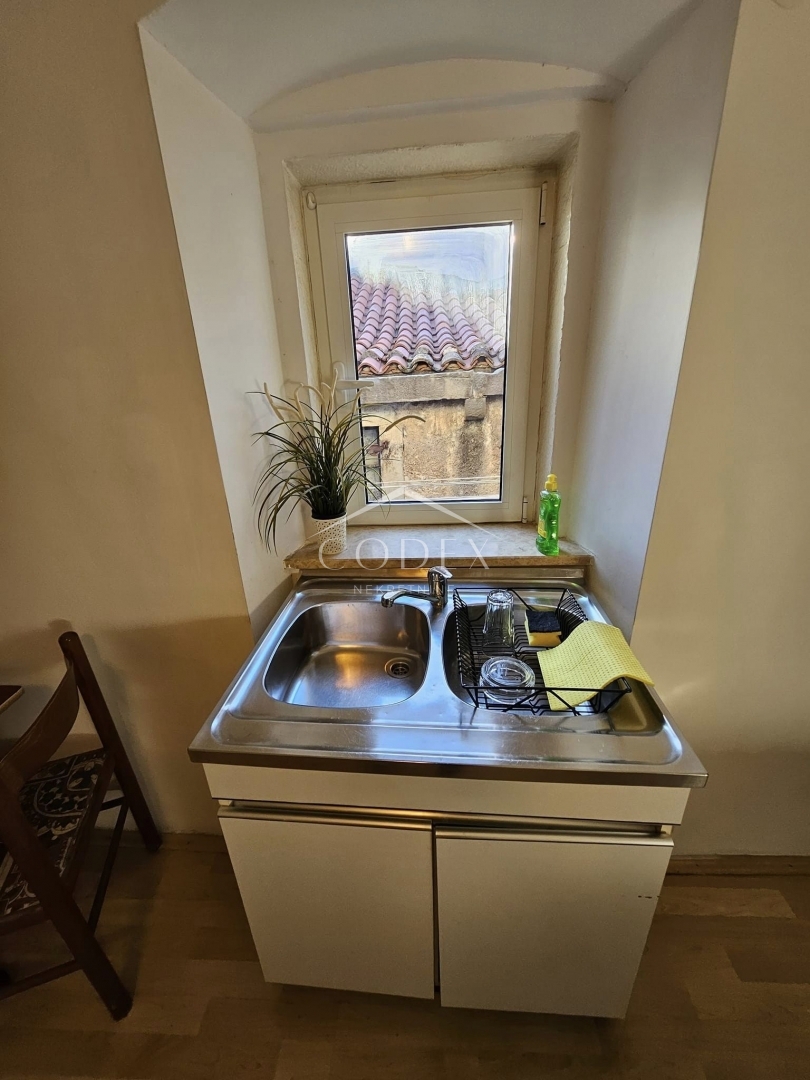 Cres - prodaja apartma v samem centru s pogledom na morje