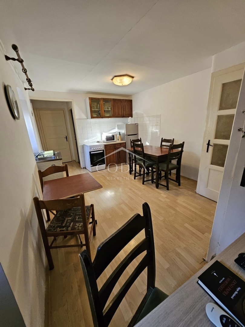 Cres - prodaja apartma v samem centru s pogledom na morje