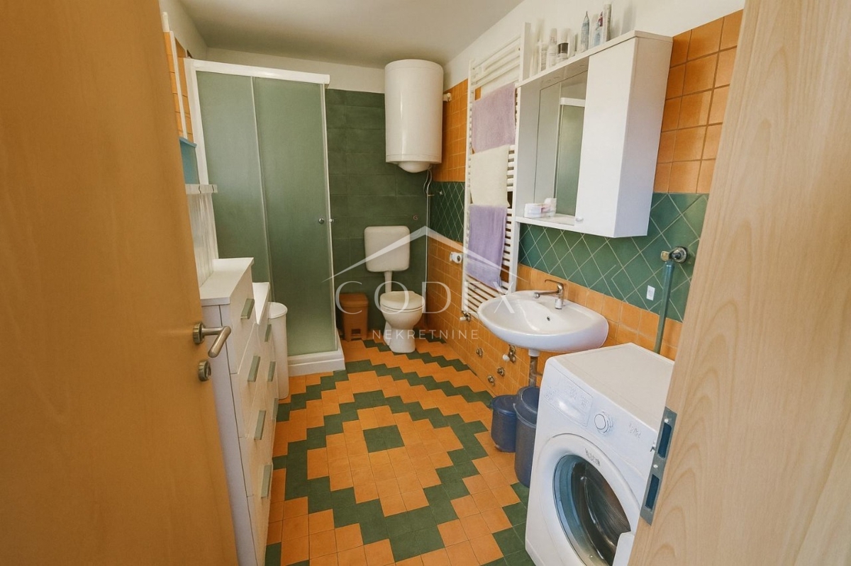 Brtonigla – prodaja velikega stanovanja v središču kraja