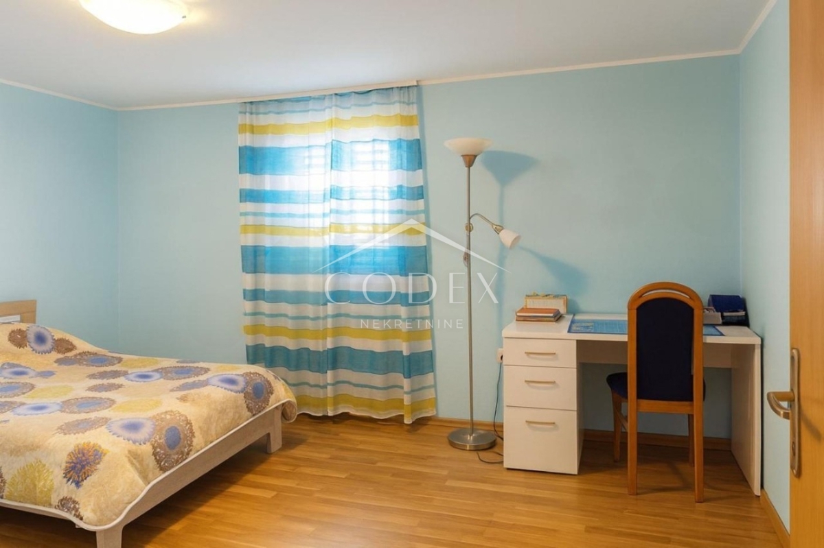 Brtonigla – prodaja velikega stanovanja v središču kraja