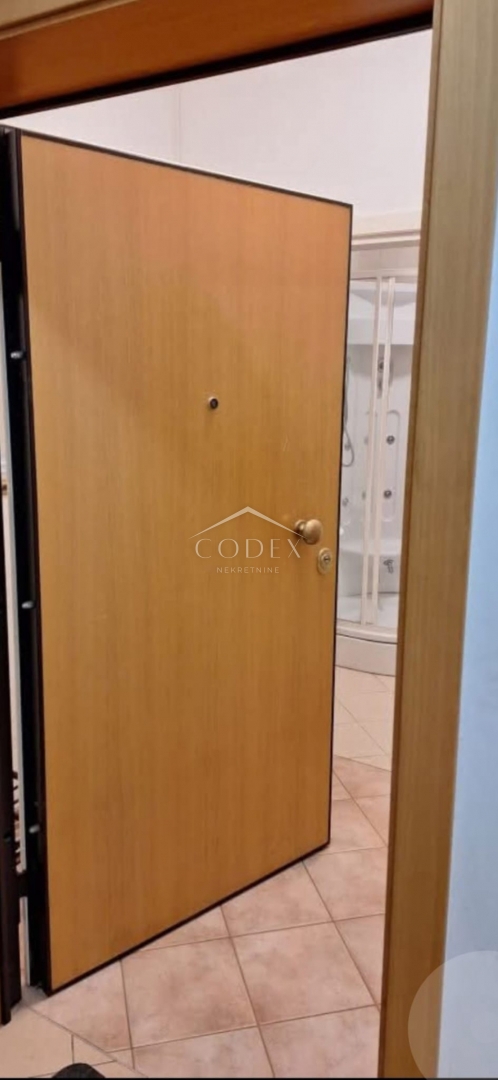 Rovinj – prodaja urejenega stanovanja v mirni ulici