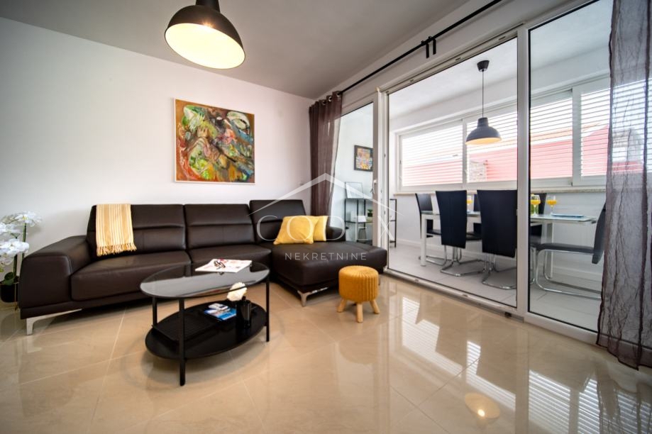 Rab - na novo prenovljeno dupleks stanovanje na dobri lokaciji