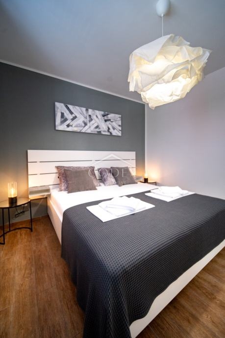 Rab - na novo prenovljeno dupleks stanovanje na dobri lokaciji