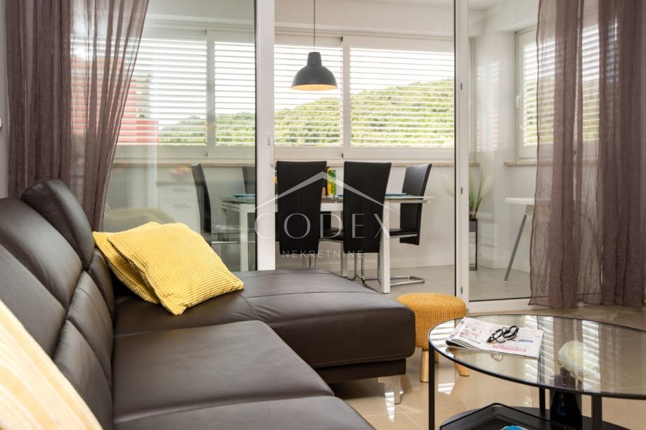 Rab - na novo prenovljeno dupleks stanovanje na dobri lokaciji