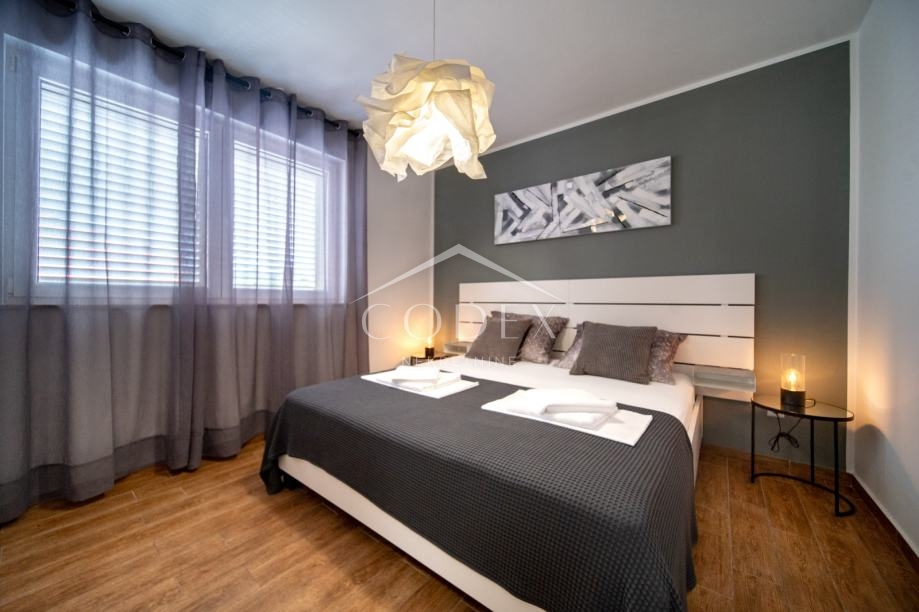 Rab - na novo prenovljeno dupleks stanovanje na dobri lokaciji