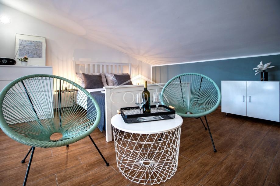 Rab - na novo prenovljeno dupleks stanovanje na dobri lokaciji