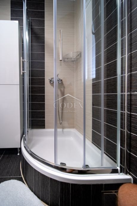 Rab - na novo prenovljeno dupleks stanovanje na dobri lokaciji