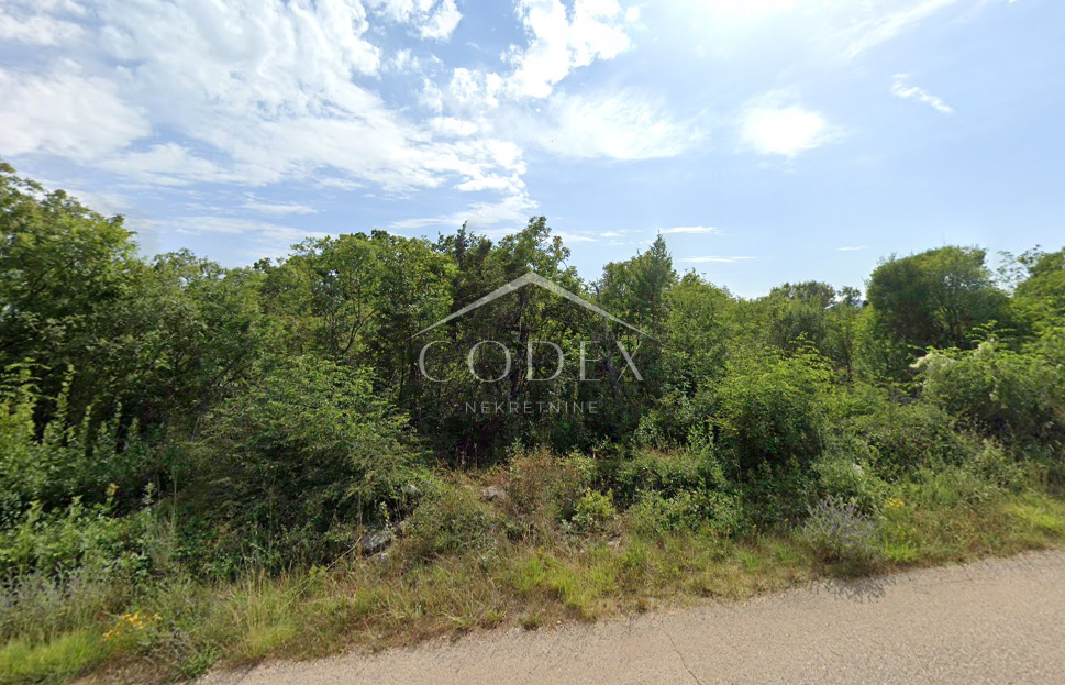 Krk, Linardići – zemljišče na robu gradbene cone naprodaj