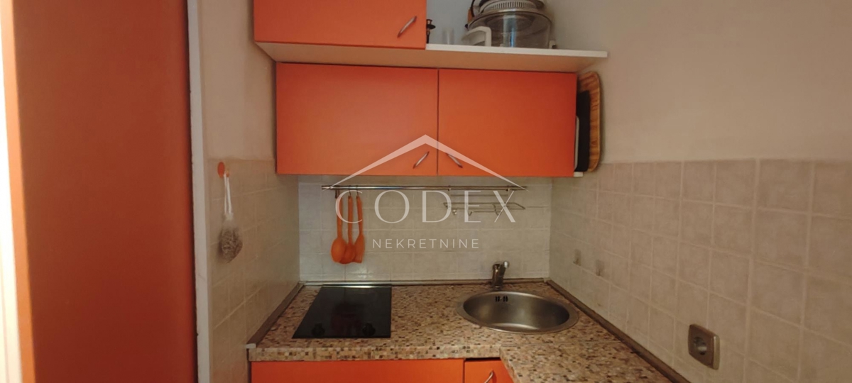 Poslovni prostor Cres, 12m2