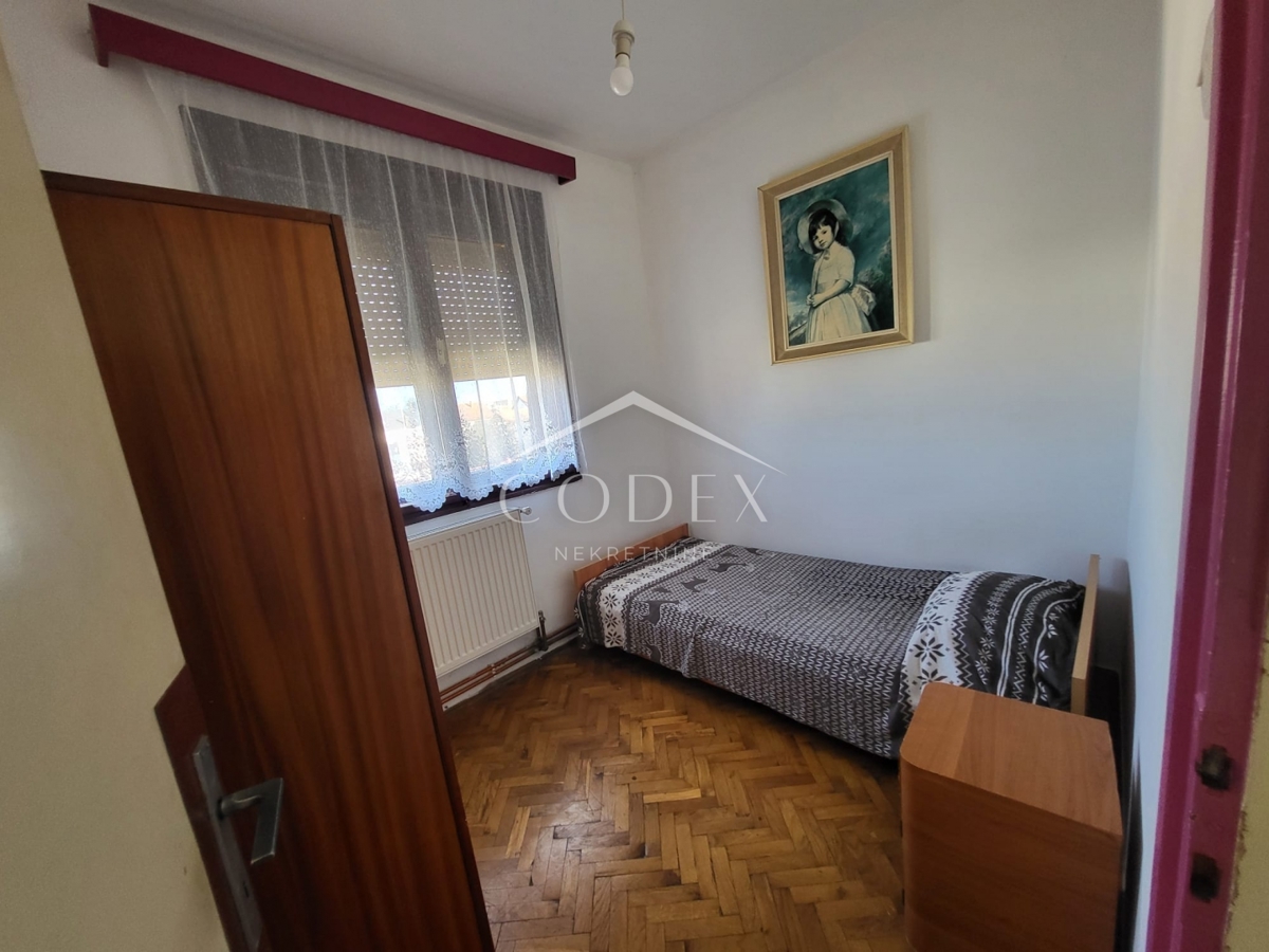 Karlovac – prodaja hiše s 3 stanovanji in veliko parcelo