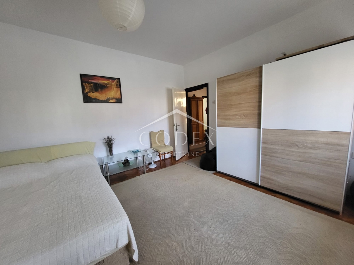 Karlovac – prodaja hiše s 3 stanovanji in veliko parcelo