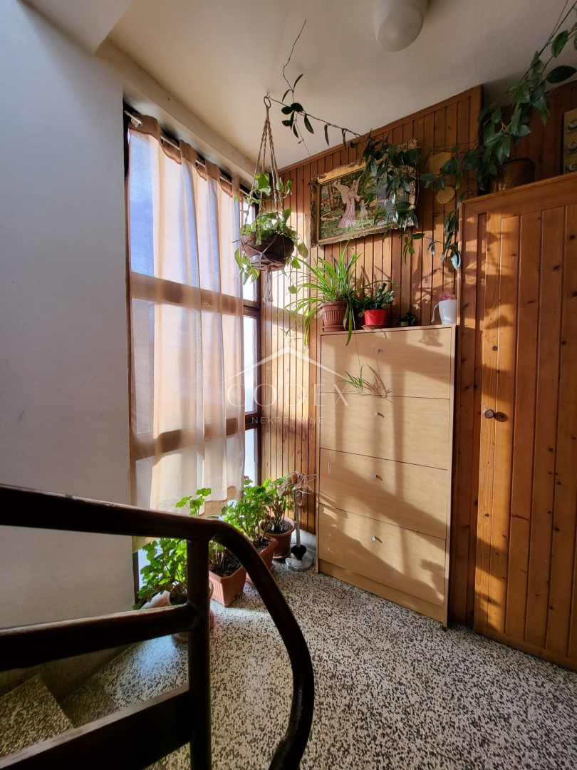 Karlovac – prodaja hiše s 3 stanovanji in veliko parcelo