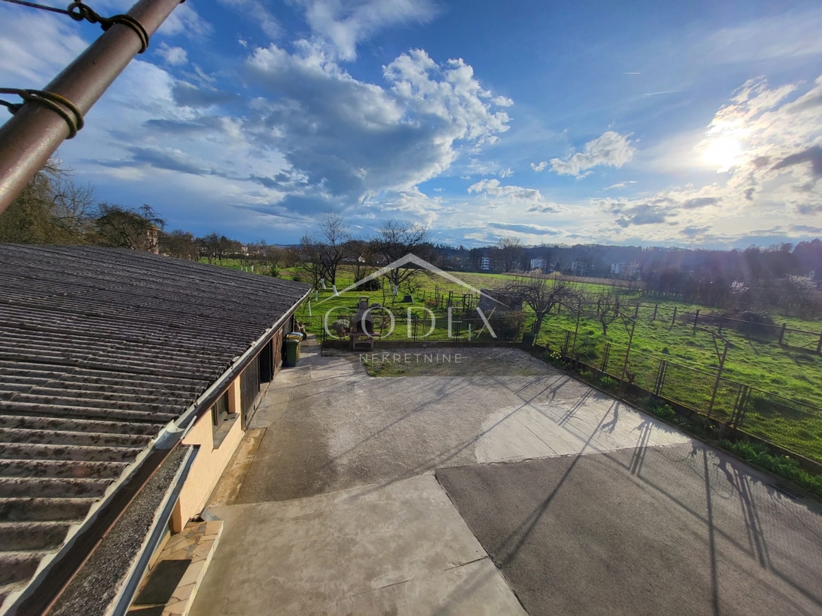 Karlovac – prodaja hiše s 3 stanovanji in veliko parcelo