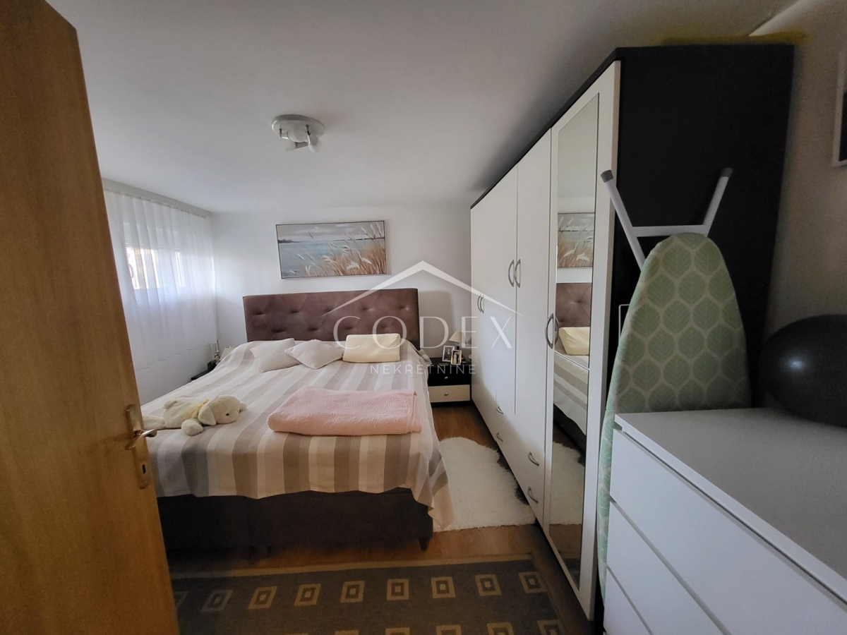 Karlovac – prodaja hiše s 3 stanovanji in veliko parcelo