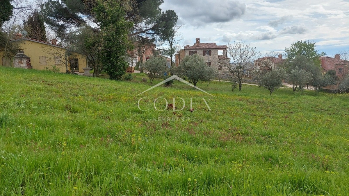 Kaštelir - prodaja gradbenega zemljišča z infrastrukturo