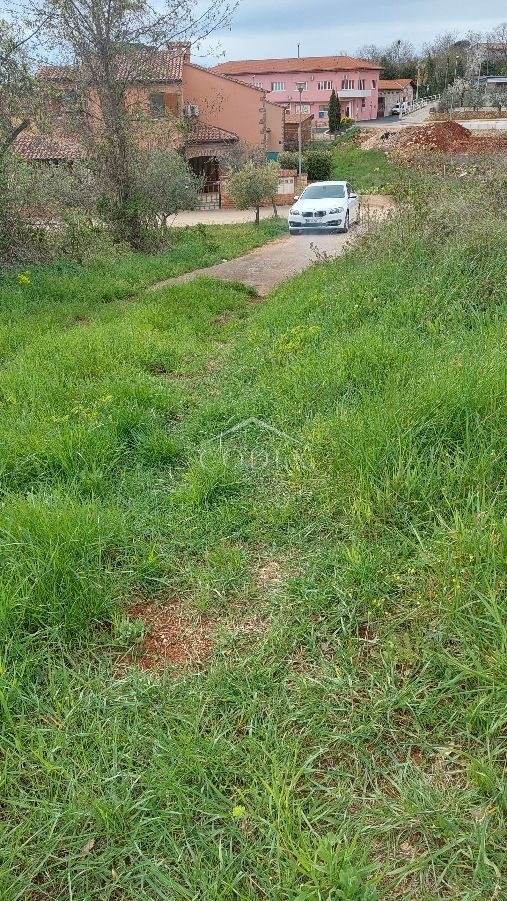Kaštelir - prodaja gradbenega zemljišča z infrastrukturo
