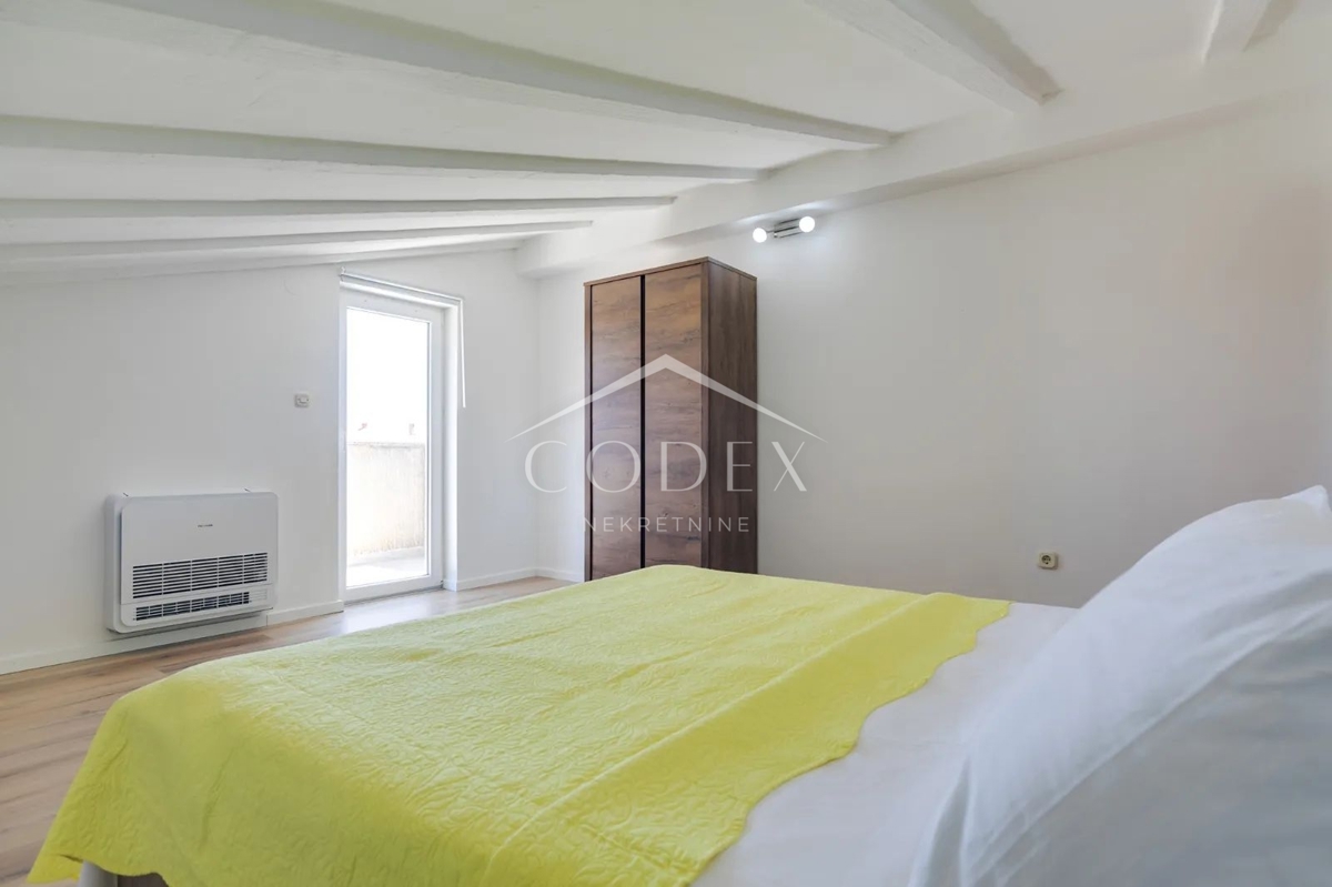 Poreč - čudovita vila s 3 apartmaji in bazenom