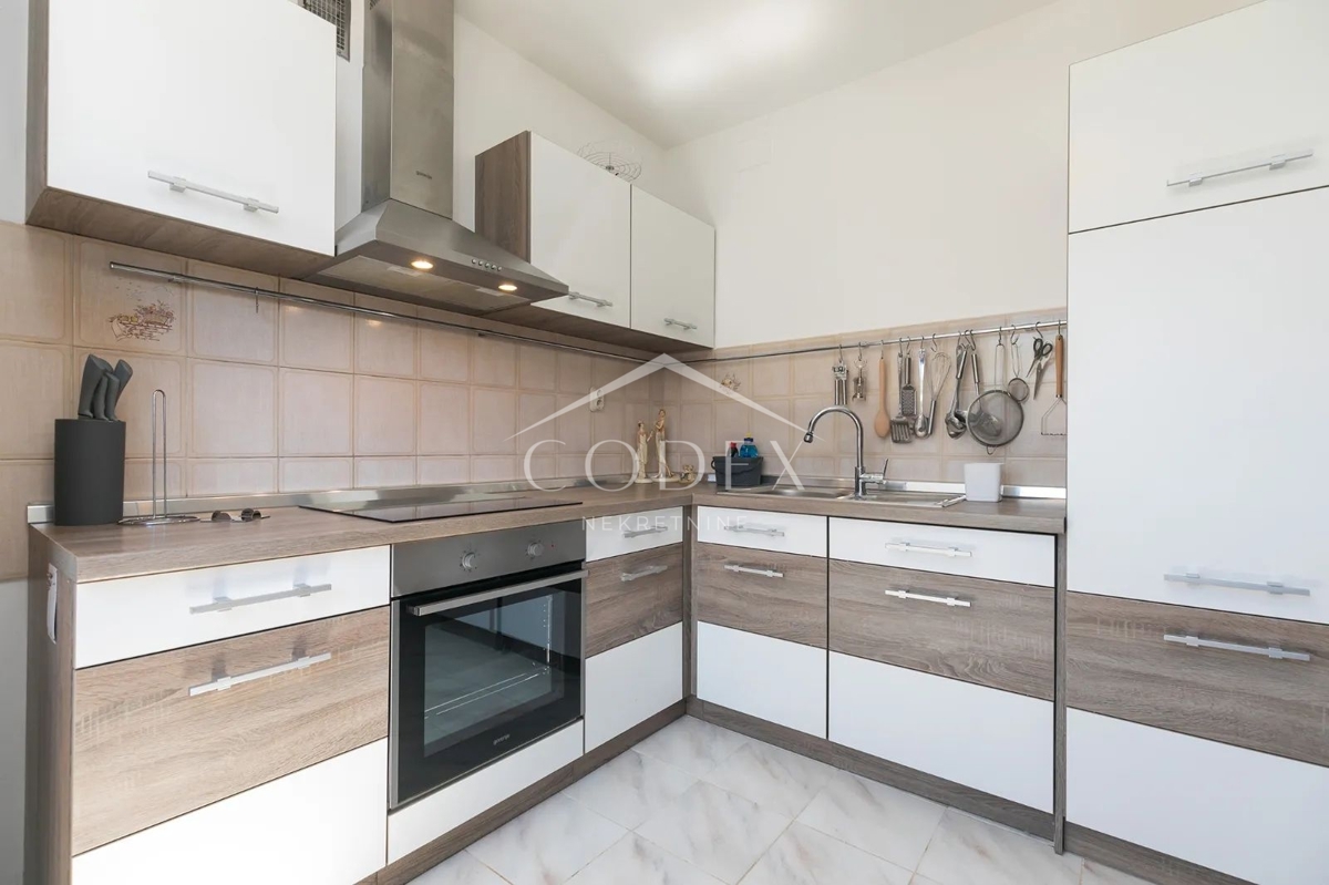 Poreč - čudovita vila s 3 apartmaji in bazenom