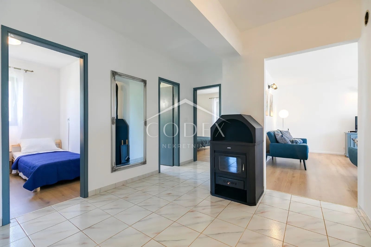 Poreč - čudovita vila s 3 apartmaji in bazenom