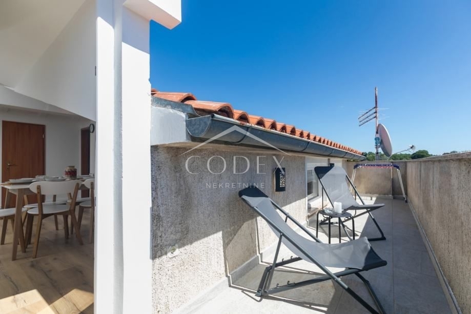 Poreč - čudovita vila s 3 apartmaji in bazenom
