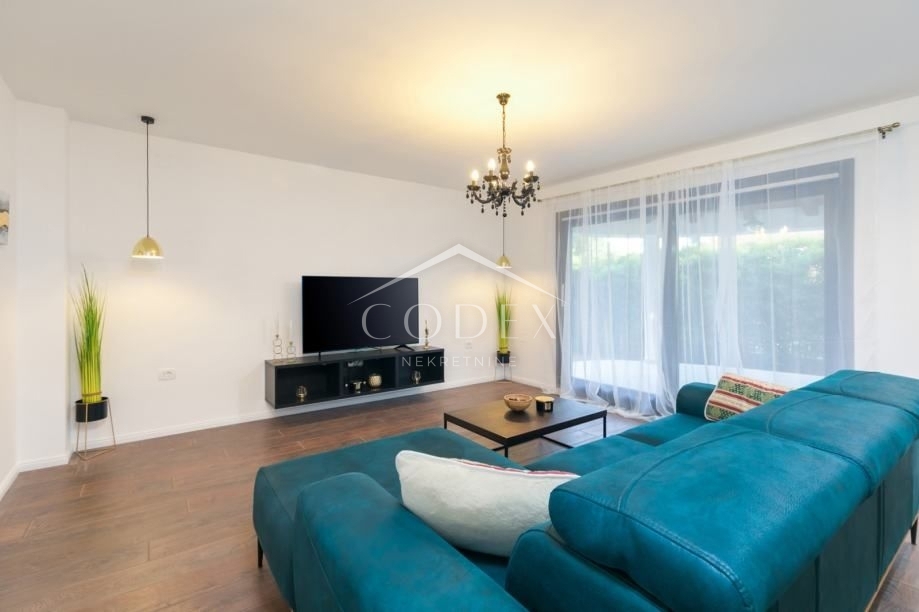 Poreč - čudovita vila s 3 apartmaji in bazenom