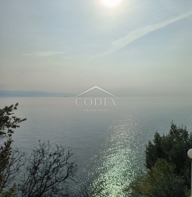 Opatija - super apartma 1. red do morja!