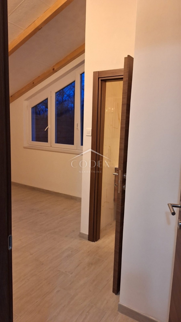 Brešca - prodaja stanovanja v 2. nadstropju hiše