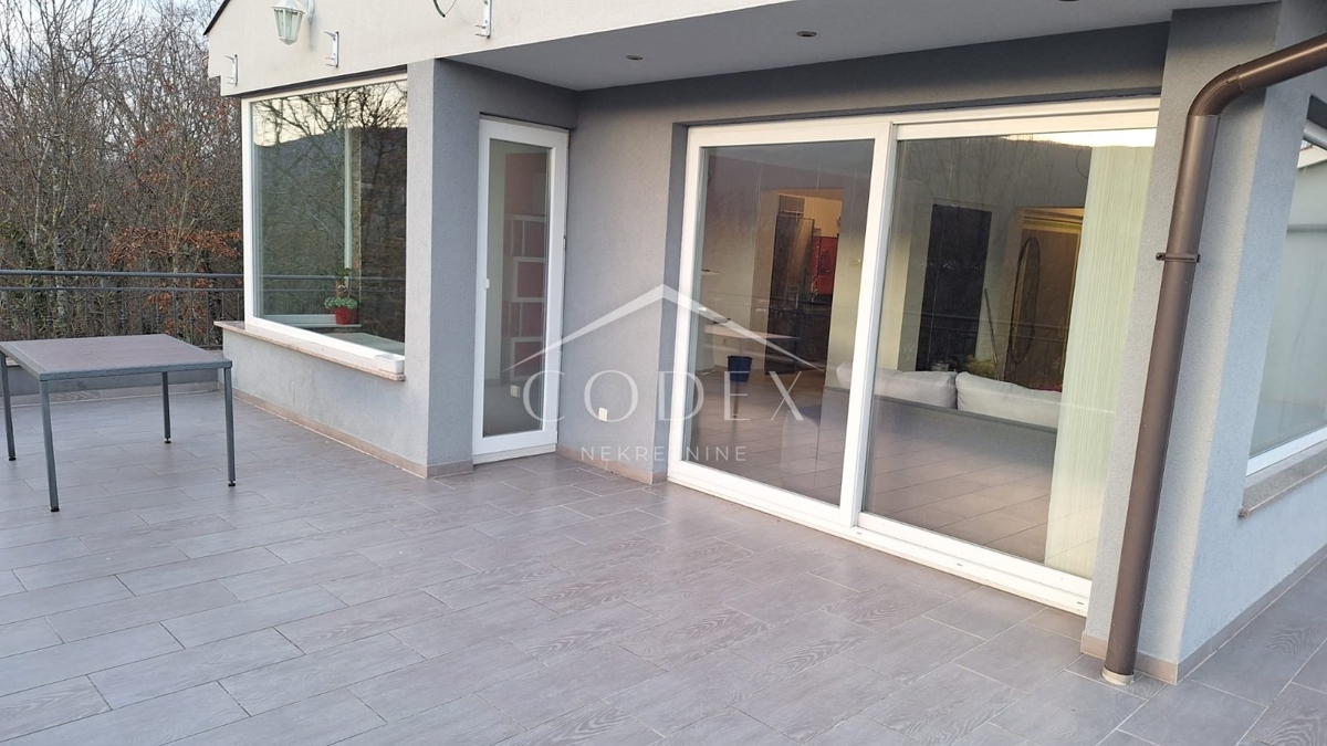 Brešca - prodaja stanovanja v 2. nadstropju hiše