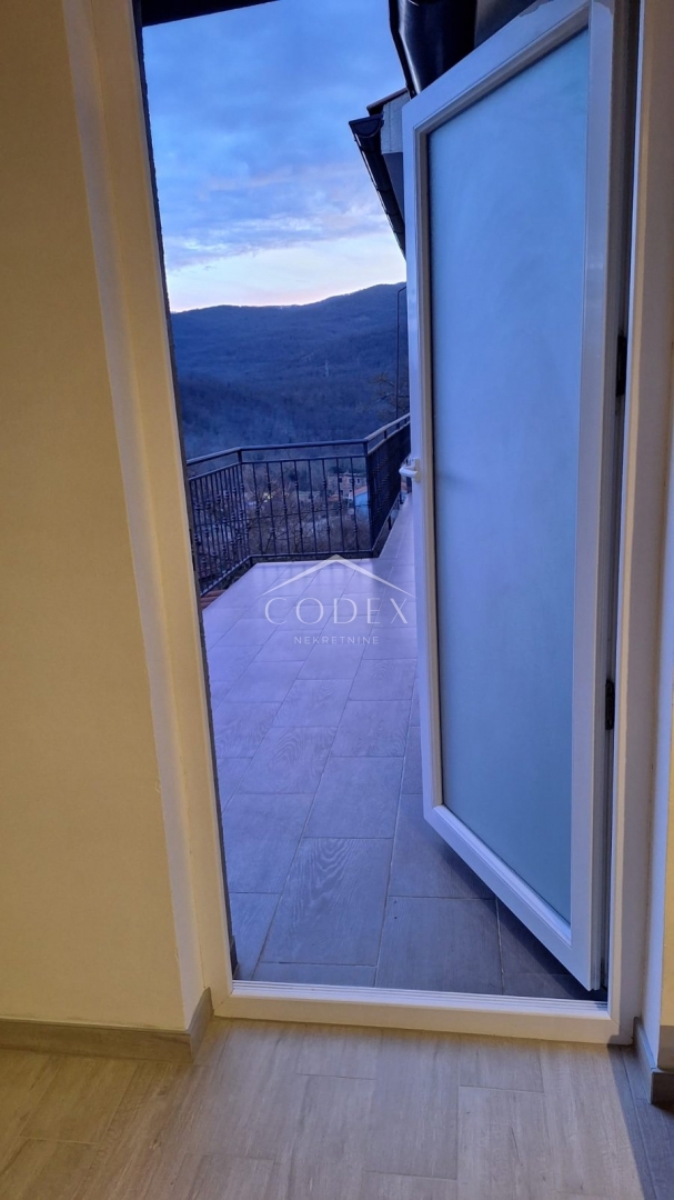 Brešca - prodaja stanovanja v 2. nadstropju hiše