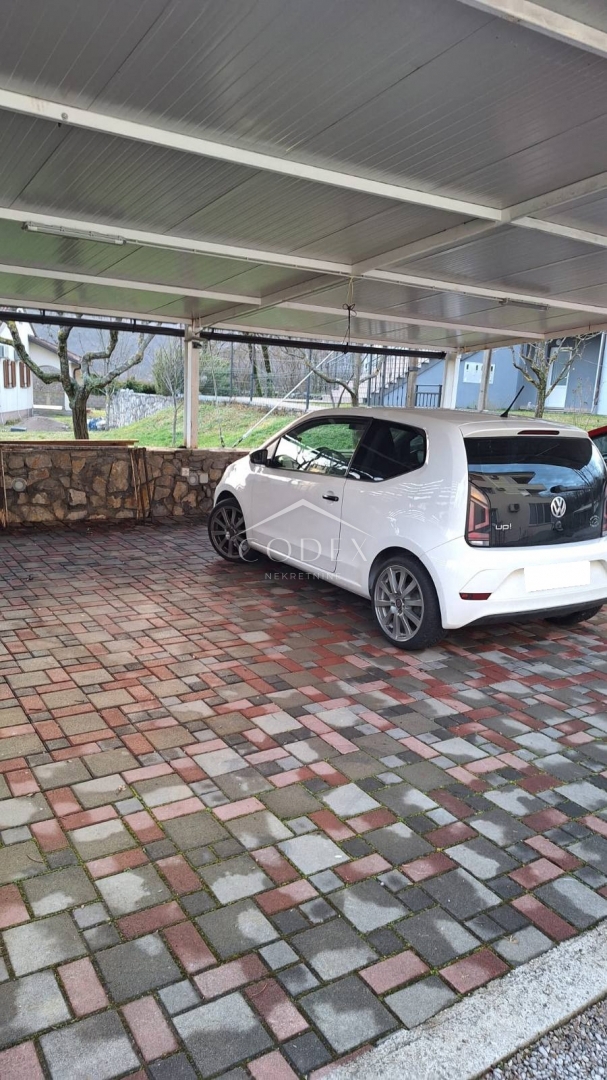 Brešca - prodaja stanovanja v 2. nadstropju hiše