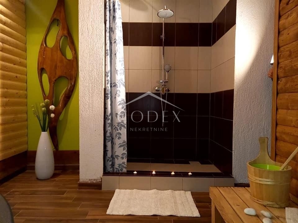 Fužine - hiša s 3 apartmaji in jacuzzijem, za investicijo!