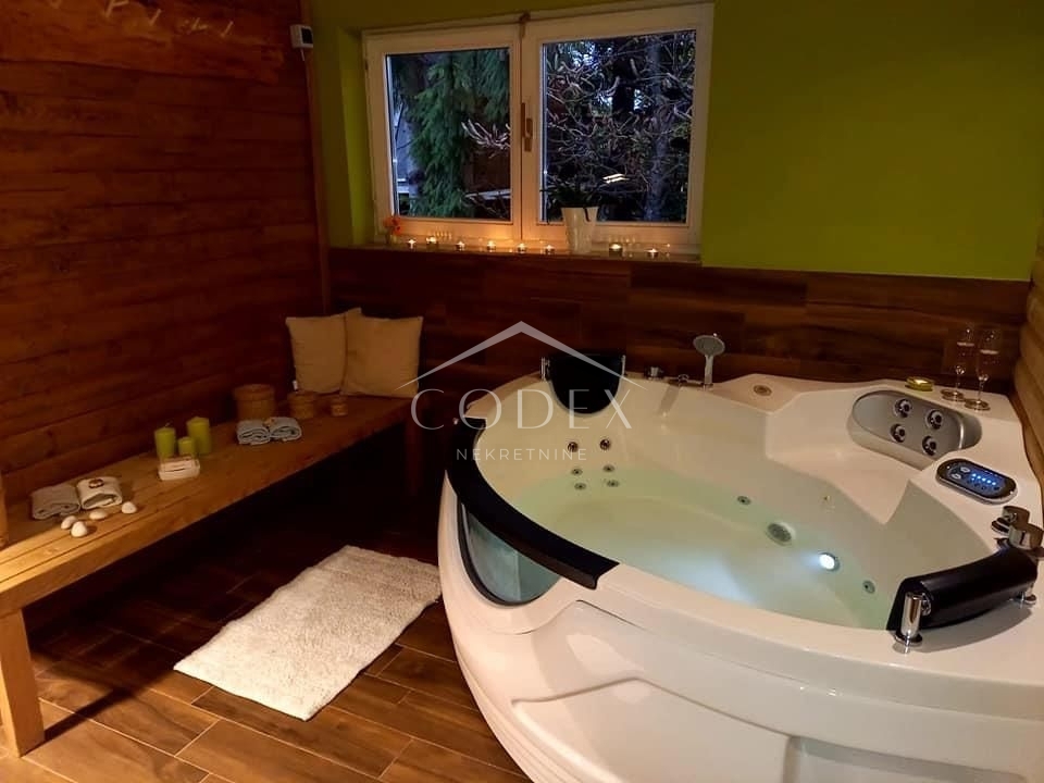 Fužine - hiša s 3 apartmaji in jacuzzijem, za investicijo!