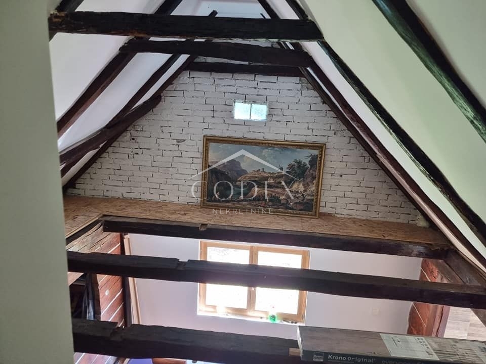 Krnjak - prodaja lesene hiše z galerijo