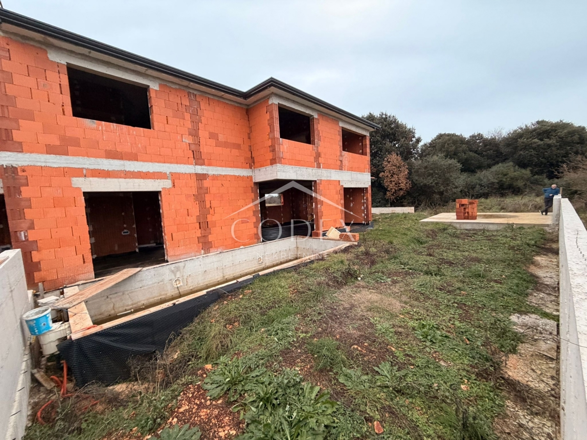 Ližnjan - prodaja vile dvojček z bazenom