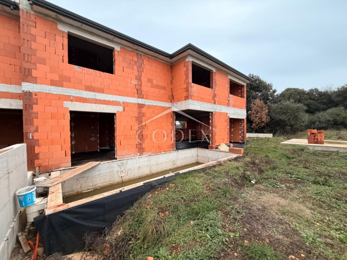 Ližnjan - prodaja vile dvojček z bazenom