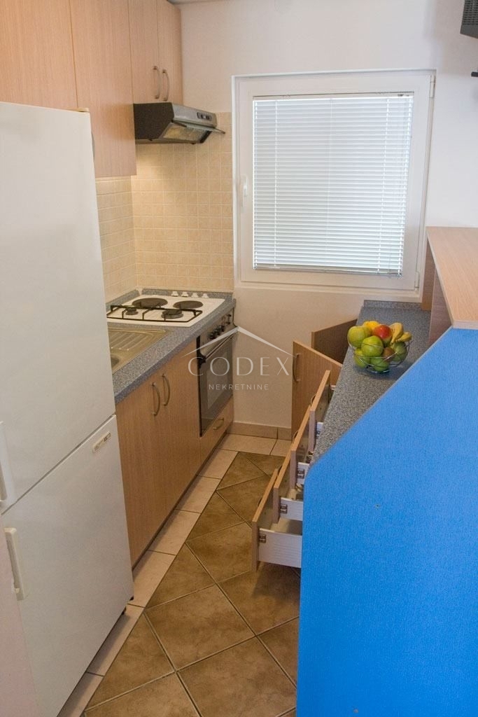 Pag - prodaja hiše z 2 apartmajema s pogledom na morje