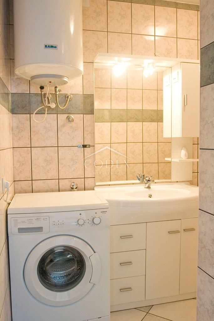 Pag - prodaja hiše z 2 apartmajema s pogledom na morje