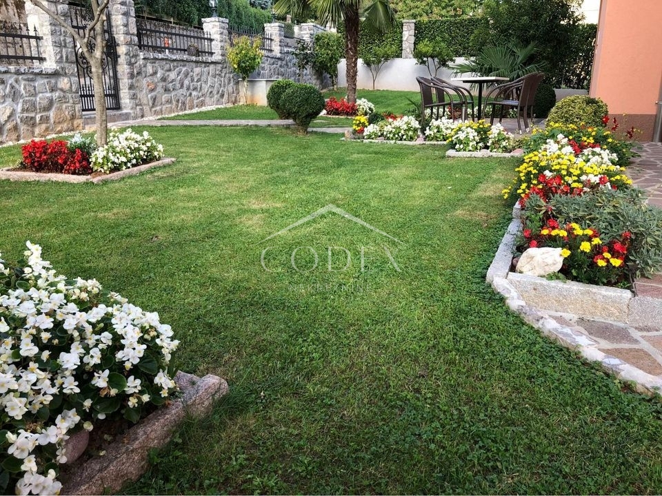 Opatija, okolica - prodamo vilo z 8 apartmaji