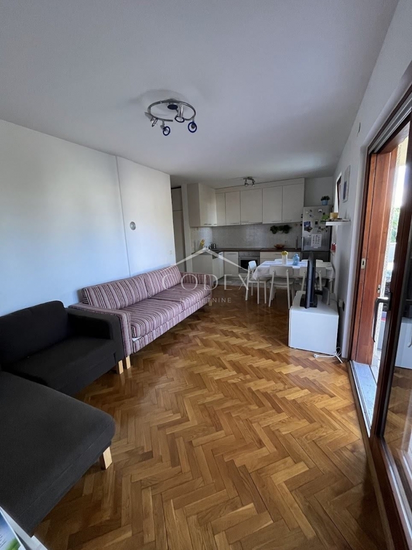 Malinska - prodaja enosobnega apartmaja z balkonom