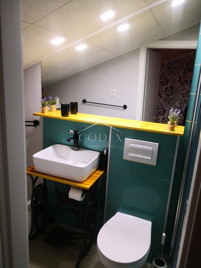 Novi Vinodolski - dvoetažni apartma s pogledom na morje