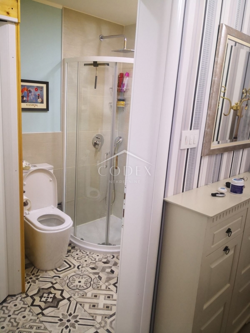 Novi Vinodolski - dvoetažni apartma s pogledom na morje