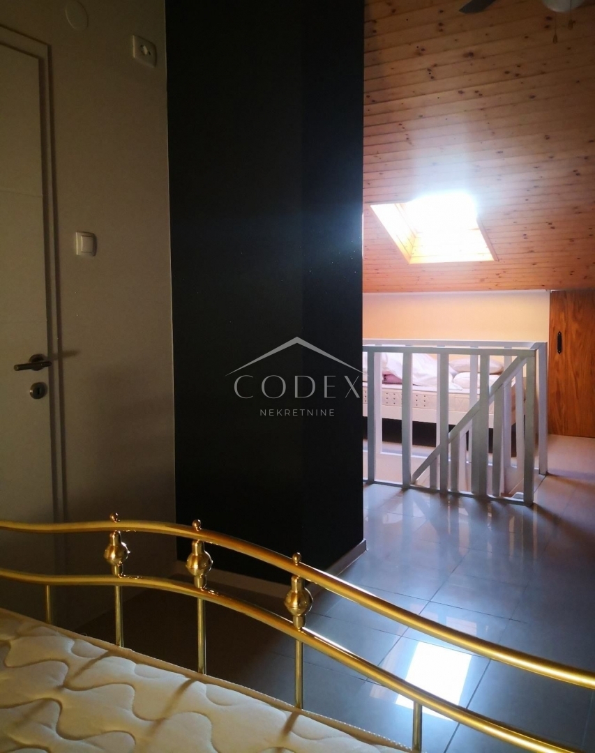 Novi Vinodolski - dvoetažni apartma s pogledom na morje