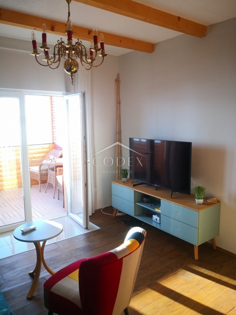 Novi Vinodolski - dvoetažni apartma s pogledom na morje