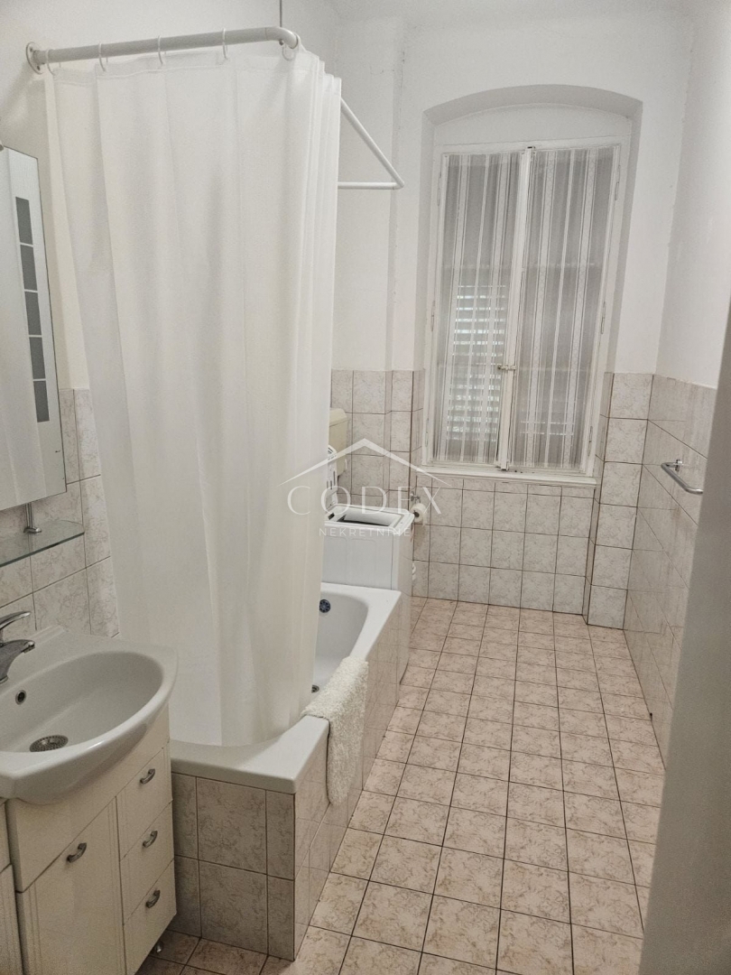Pećine - vrhunski stan z razgledom na morje